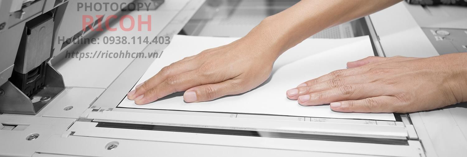 cách scan tài liệu từ máy photocopy vào máy tính : đặt bản file cứng của tài liệu cần scan một cách ngay ngắn trên vị trí khay của màn hình máy photocopy