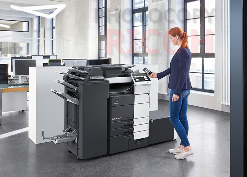 bố trí máy photocopy ở vị trí nào ? Nên lựa chọn cho máy photocopy một vị trí đủ rộng rãi để máy có thể thoát nhiệt tốt, không gây ô nhiễm tiếng ồn, ngay trung tâm để mọi người có thể thuận lợi sử dụng mà không ảnh hưởng đến người khác