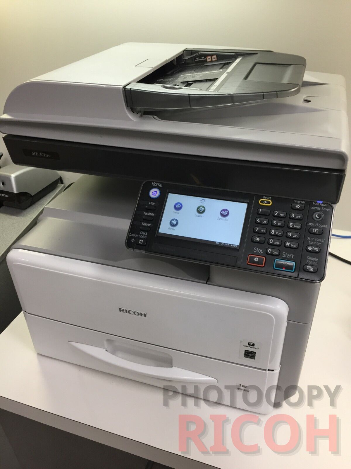 Máy photocopy mini để bàn vẫn có những nhược điểm như cần thường xuyên thay mực, công suất thấp, tốc độ thấp... Tuy nhiên điều này còn phụ thuộc nhiều vào nhu cầu thực tế của người dùng.