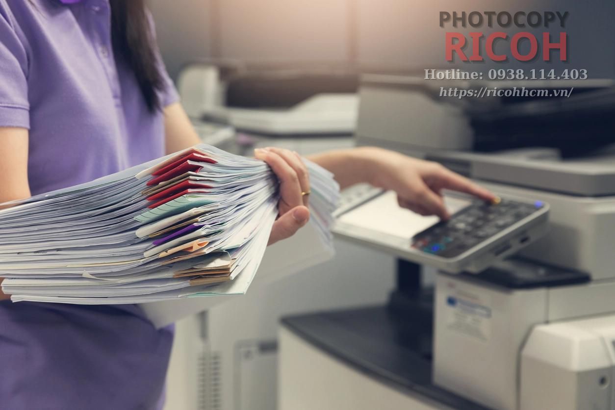 máy photocopy công nghiệp có công suất khá lớn, đáp ứng nhu cầu khổng lồ cho các doanh nghiệp lớn, nhu cầu in ấn cao, hoặc các của hàng dịch vụ in ấn.