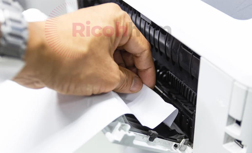 lỗi thường gặp trên máy photocopy : kéo nhiều giấy cùng lúc hoặc kẹt giấy, không ra bản sao do bộ phận kéo giấy, lô kéo đã bị mòn bởi thời gian sử dụng đã lâu hoặc do giấy in bị ẩm.